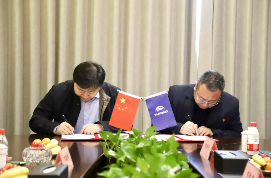 携手共进｜赢多多专用车与威高血技签署战略合作协议