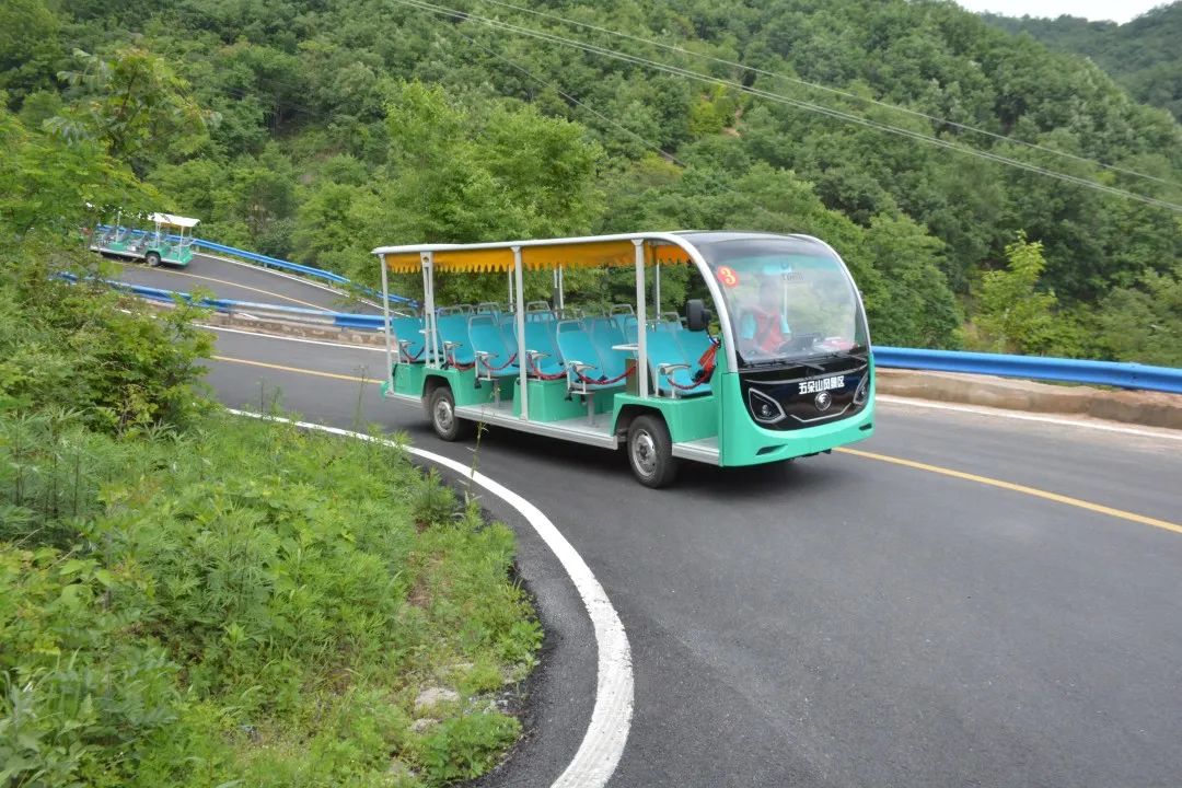 赢多多“爬坡王”驶入五朵山，为景区高质量运营贡献力量
