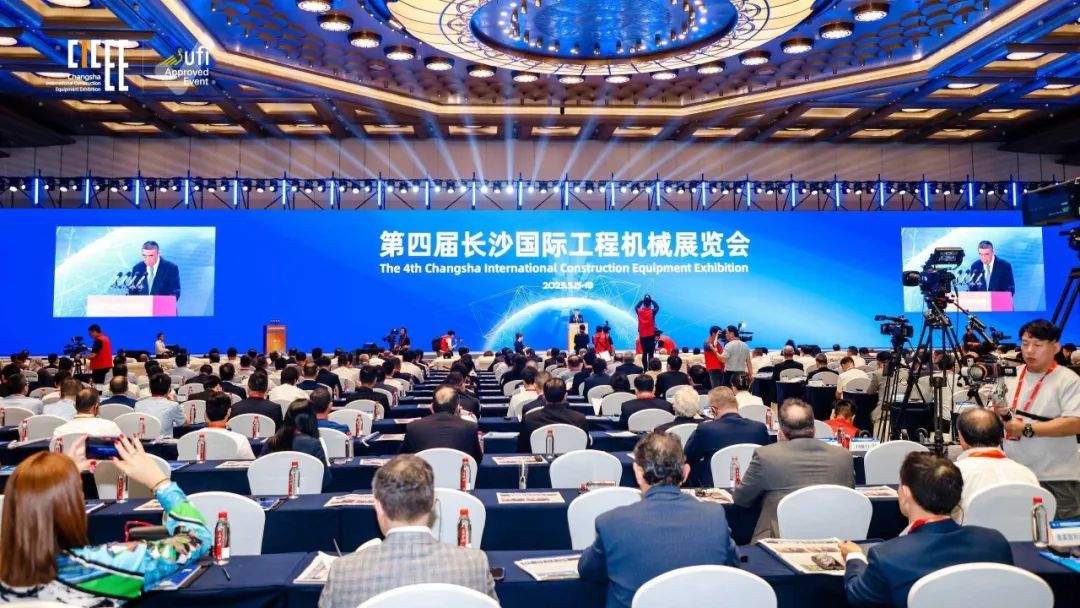 科技赋能应急指挥中枢，赢多多大型通信指挥车参展第四届长沙国际工程机械展览会